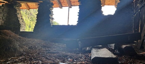 8 rooms House in La Salle, Italy No. 86009 6