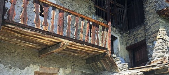 8 rooms House in La Salle, Italy No. 86009 11