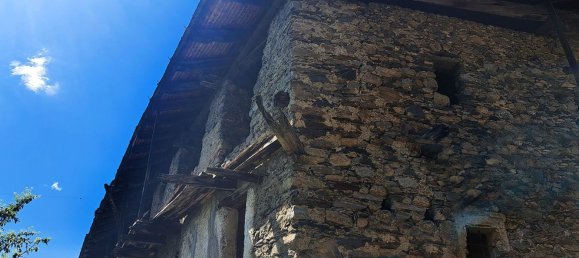 8 rooms House in La Salle, Italy No. 86009 7