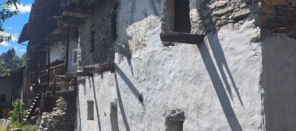 8 rooms House in La Salle, Italy No. 86009 9