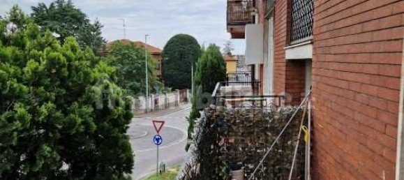 5 rooms Apartment in Magenta, Italy No. 290802 4