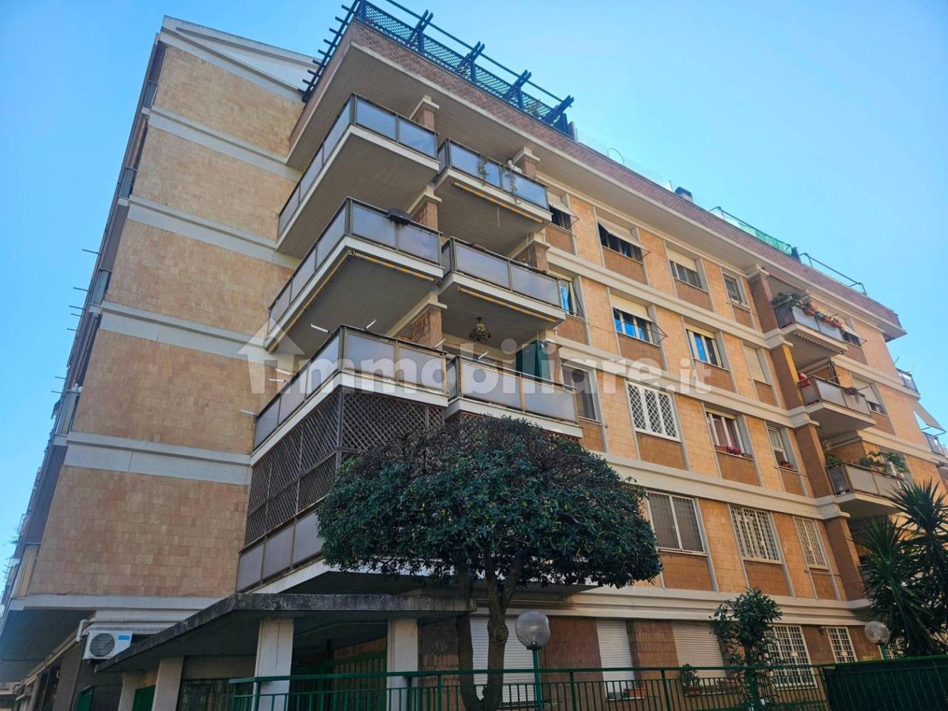 3 bedrooms Apartment in Rome, Italy No. 311768