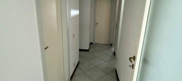 4-salle Appartement à Civitanova Marche, Italy No. 39371 12