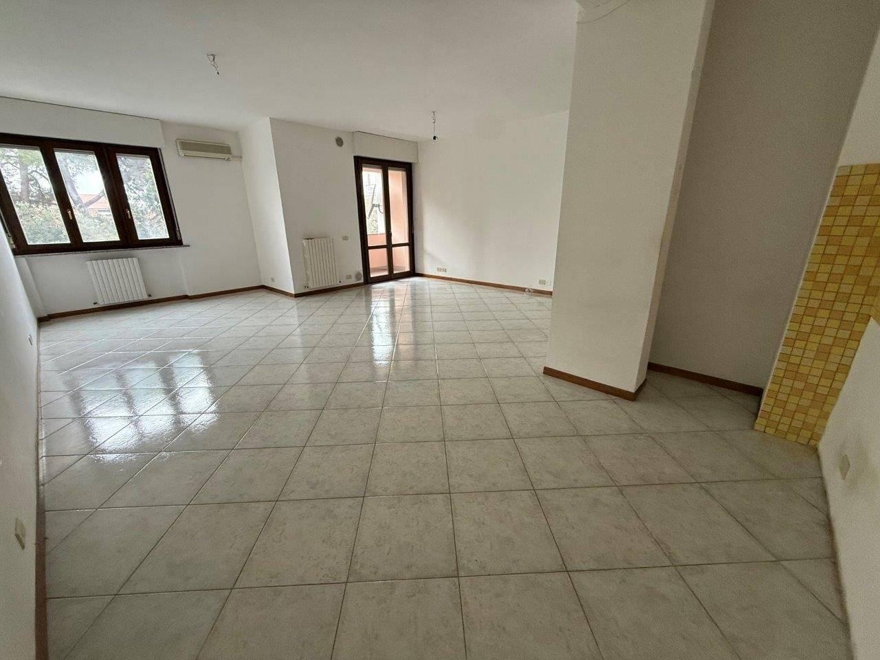 4-salle Appartement à Civitanova Marche, Italy No. 39371