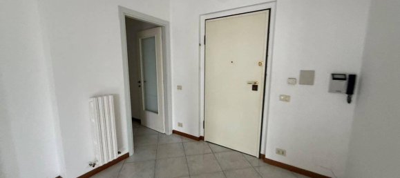 4-salle Appartement à Civitanova Marche, Italy No. 39371 7