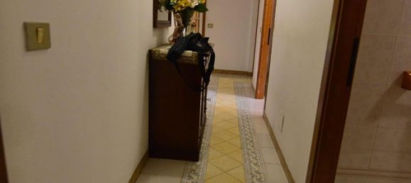 5 bedrooms Apartment in Massa, Italy No. 358327 11