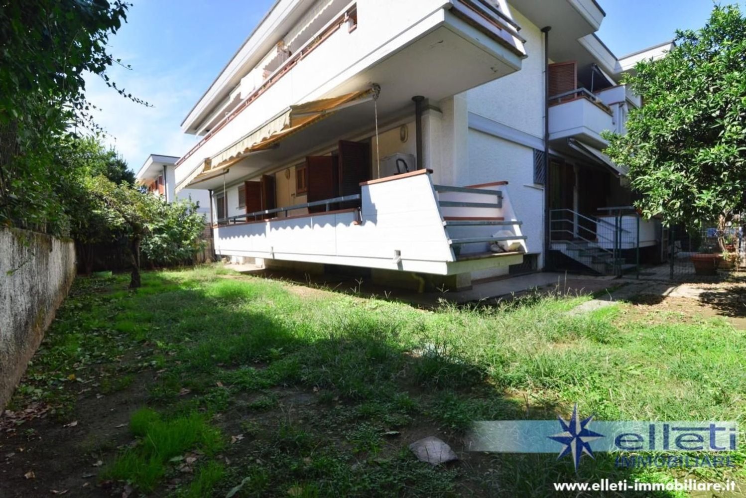 5 bedrooms Apartment in Massa, Italy No. 358327