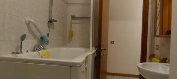 5 bedrooms Apartment in Massa, Italy No. 358327 17