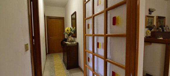 5 bedrooms Apartment in Massa, Italy No. 358327 10