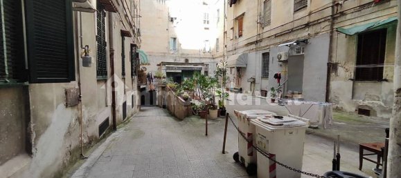 260m² Warehouse in Naples, Italy No. 7606 2