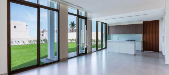 5 bedrooms Villa in Abu Dhabi, UAE No. 39171 2