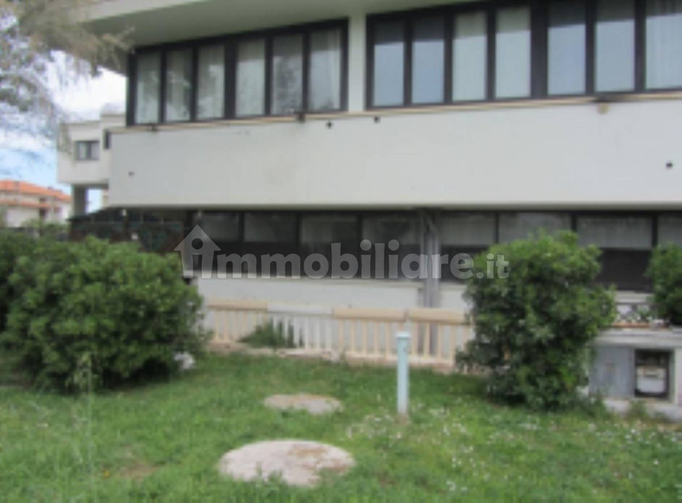 5-Zimmer Gewerbliche Immobilie in Fano, Italy, Nr. 294008