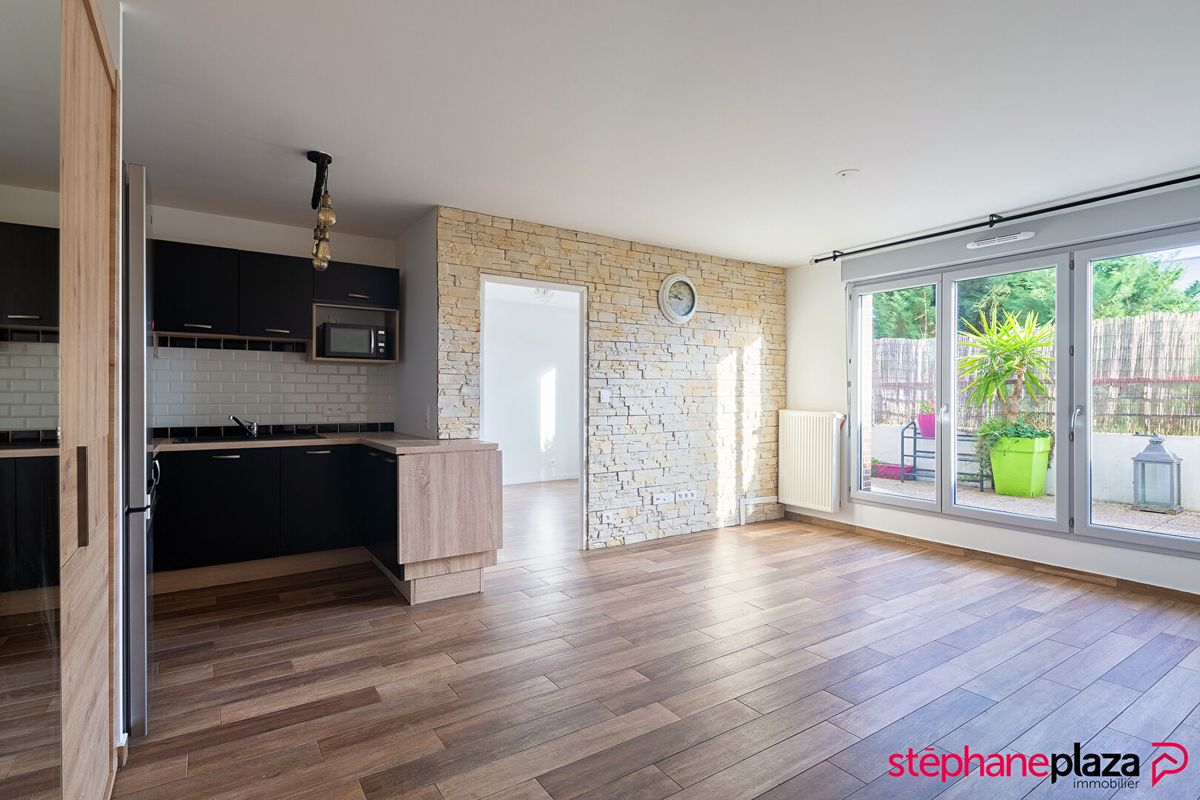 3 bedrooms Apartment in Bezons, France No. 170006