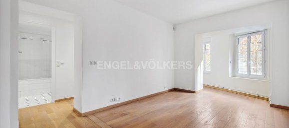 5 bedrooms Apartment in Paris, France No. 186216 11
