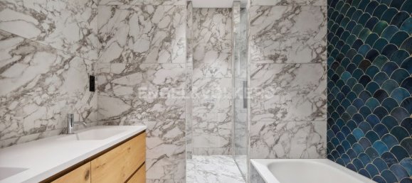 5 bedrooms Apartment in Paris, France No. 186216 8