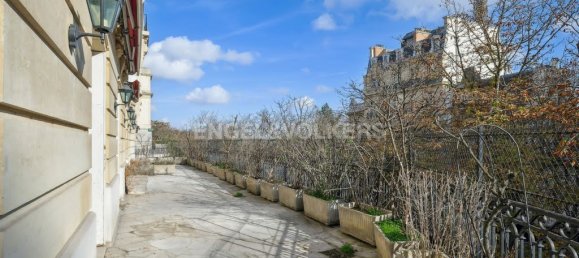 5 bedrooms Apartment in Paris, France No. 186216 3