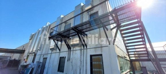 504m² Commercial property in Castegnato, Italy No. 312648 4