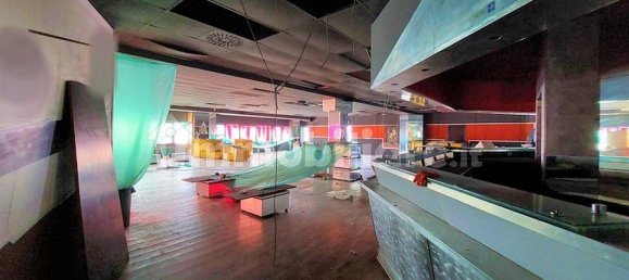 504m² Commercial property in Castegnato, Italy No. 312648 20