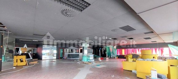 504m² Commercial property in Castegnato, Italy No. 312648 16