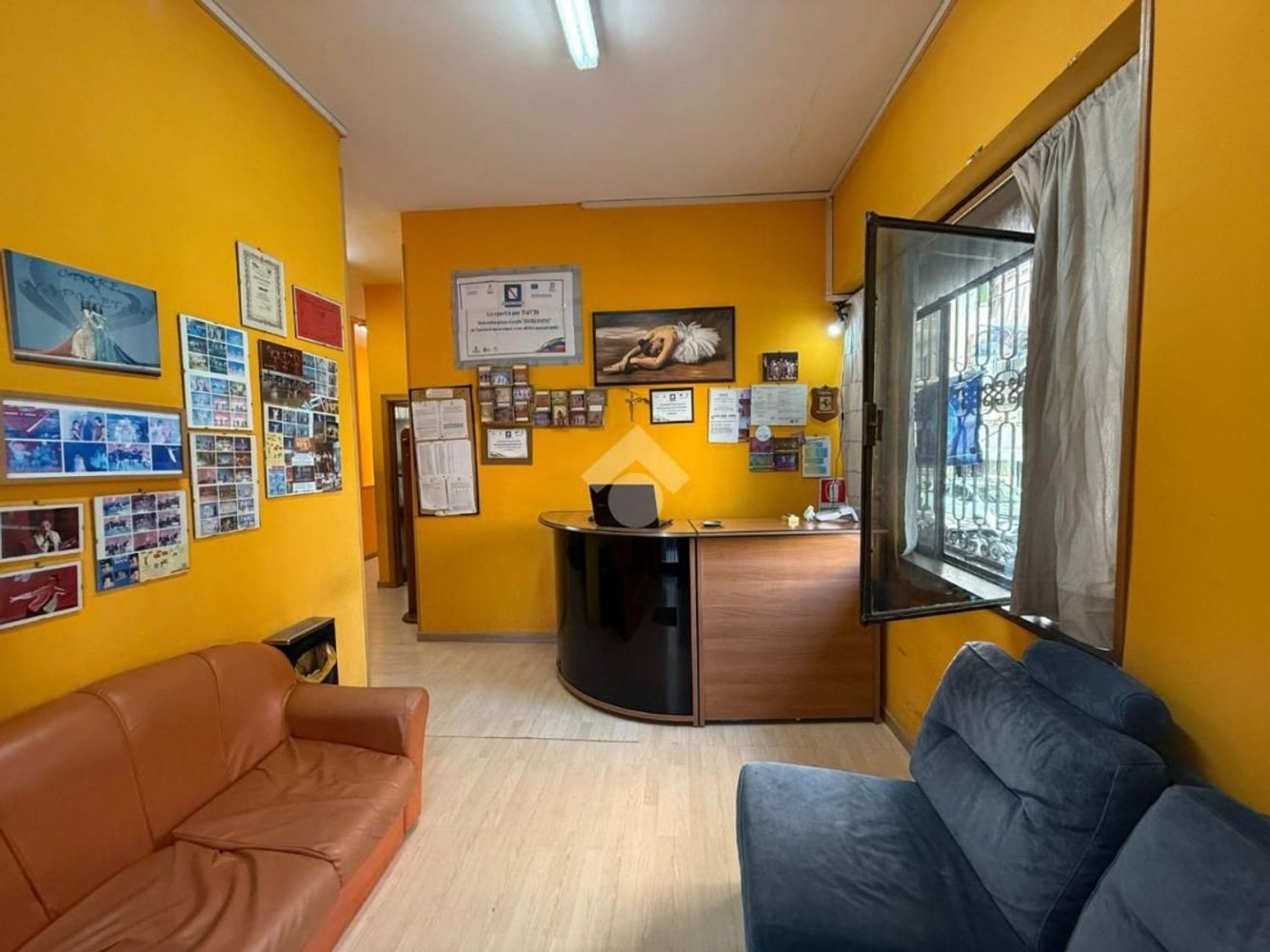 Propriété commerciale à Melito di Napoli, Italy 465m² No. 269388