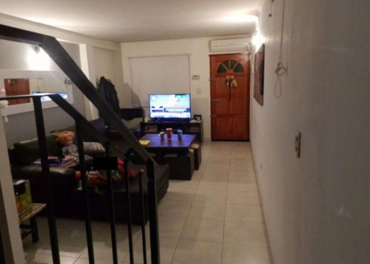 Apartamento de 3 dormitorios en Lomas de Zamora, Argentina No. 103016