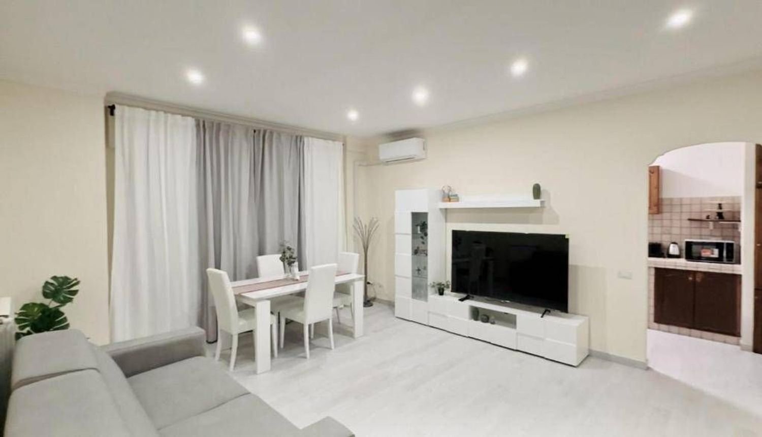 3 bedrooms Apartment in Rome, Italy No. 396576