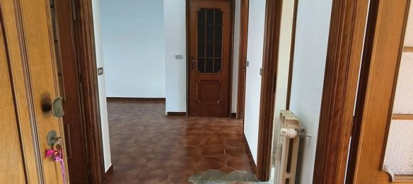 4-salle Appartement à Cuneo, Italy No. 14481 4