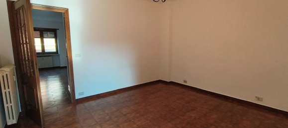 4-salle Appartement à Cuneo, Italy No. 14481 16