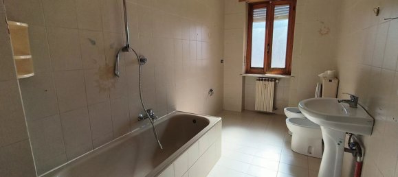 4-salle Appartement à Cuneo, Italy No. 14481 33