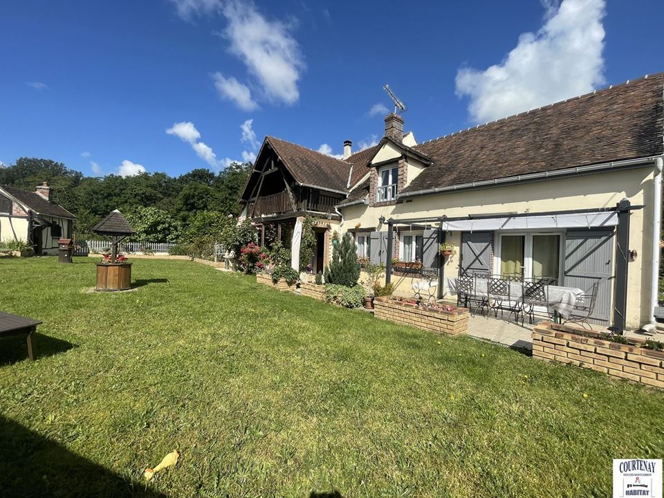 6 bedrooms House in Loiret, France No. 62169