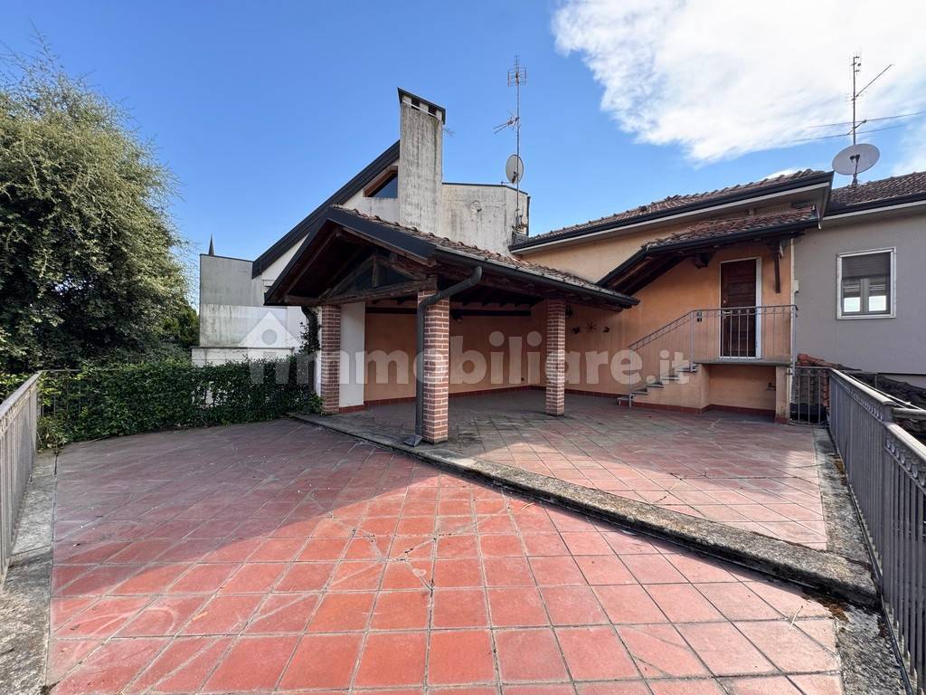 4 bedrooms Villa in Abbiategrasso, Italy No. 286912