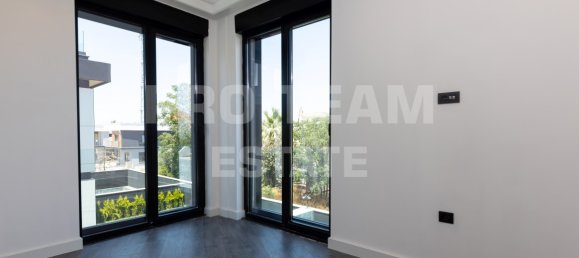 6 rooms Villa in Lara, Turkey No. 27154 27