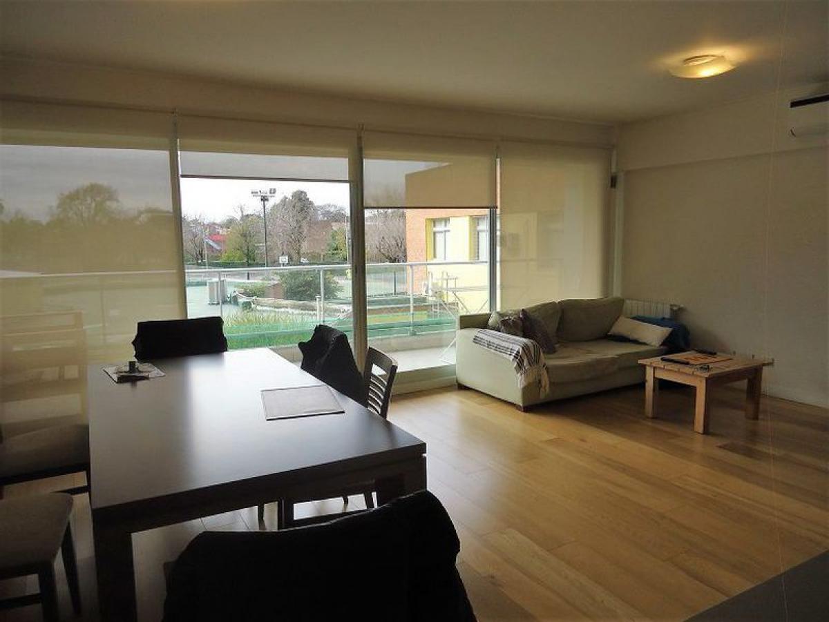 Apartamento de 2 dormitorios en Vicente López, Argentina No. 9425