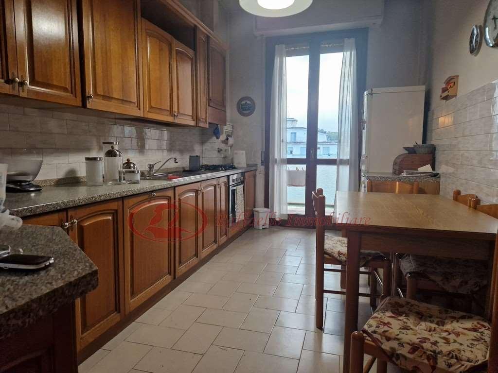 4 rooms Apartment in Florence, Italy No. 117445