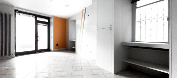 Propiedad comercial de 3 habitaciónes en Urgnano, Italy No. 277047 12