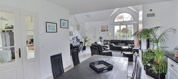 Дом с 5 спальнями в Фонтене-ле-Флери, Франция № 185024 2