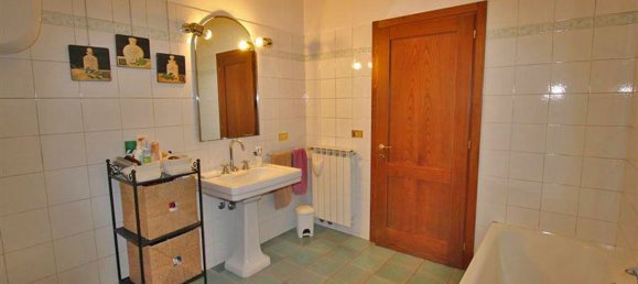 6 rooms House in Sinalunga, Italy No. 49689 18