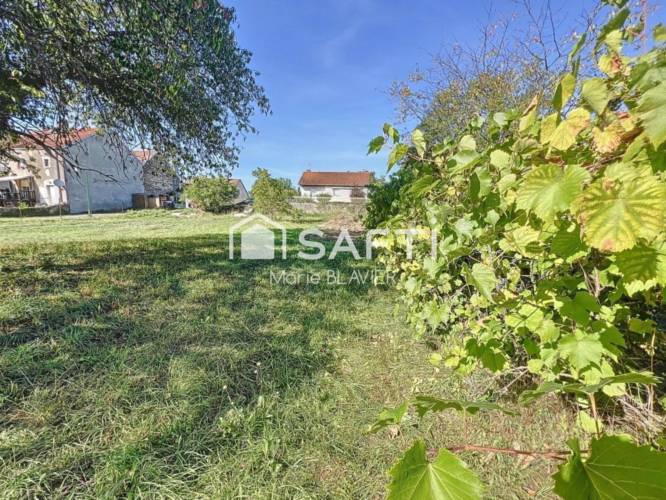 1962m² Land in Champlitte, France No. 81176