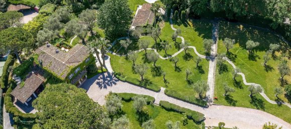 5 bedrooms Villa in Mougins, France No. 1554 4