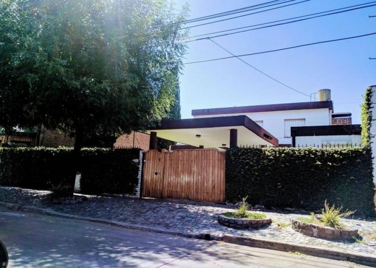 3 bedrooms House in Moron, Argentina No. 2820