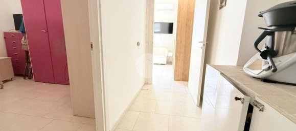 3 bedrooms Apartment in Naples, Italy No. 315593 9