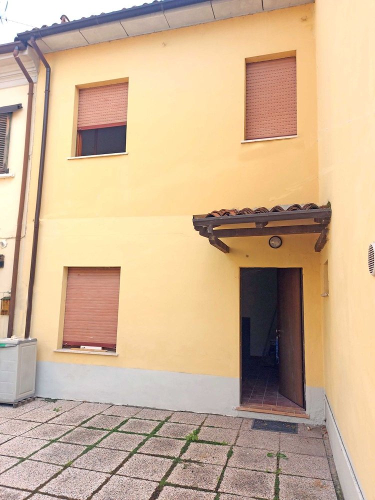 Casa de 3 dormitorios en Bressana Bottarone, Italy No. 397684