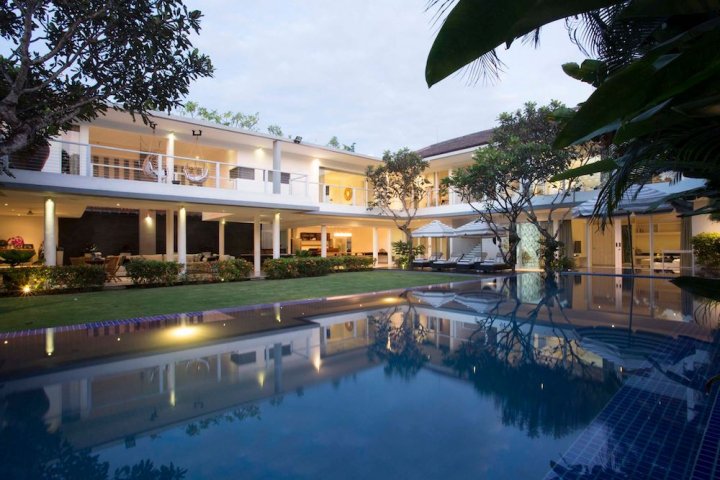 5 Schlafzimmer Villa in Jimbaran, Indonesia, Nr. 3053