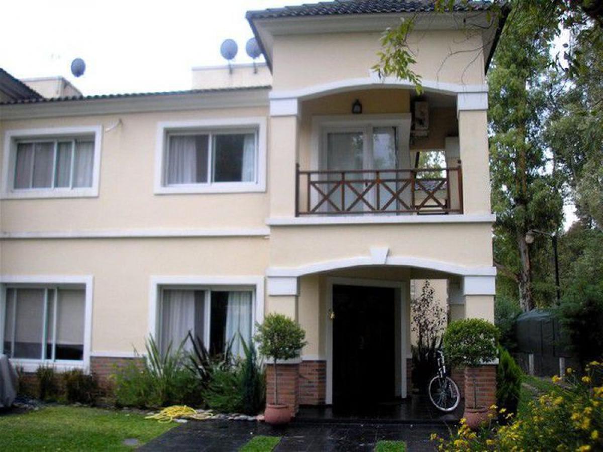 130m² Farm in Ituzaingo, Argentina No. 119449