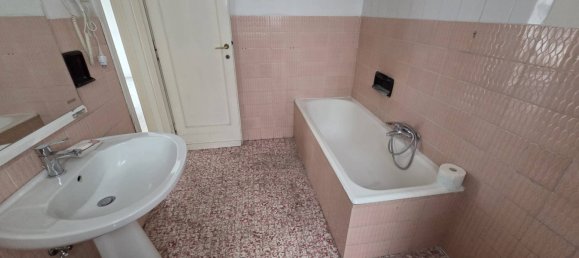 3 bedrooms Apartment in Rome, Italy No. 354083 12