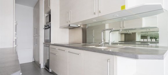 3 bedrooms Apartment in Paris, France No. 151652 6