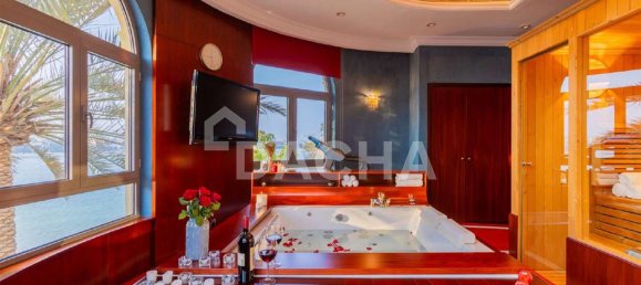 6 bedrooms Villa in Palm Jumeirah, UAE No. 27598 9