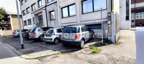 317m² Office in Trezzano sul Naviglio, Italy No. 310939 3