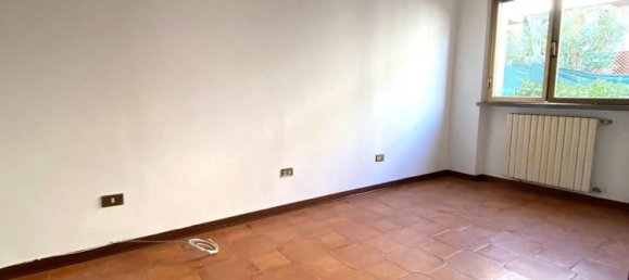 5 rooms Apartment in Massa, Italy No. 188942 10