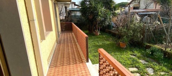 5 rooms Apartment in Massa, Italy No. 188942 4